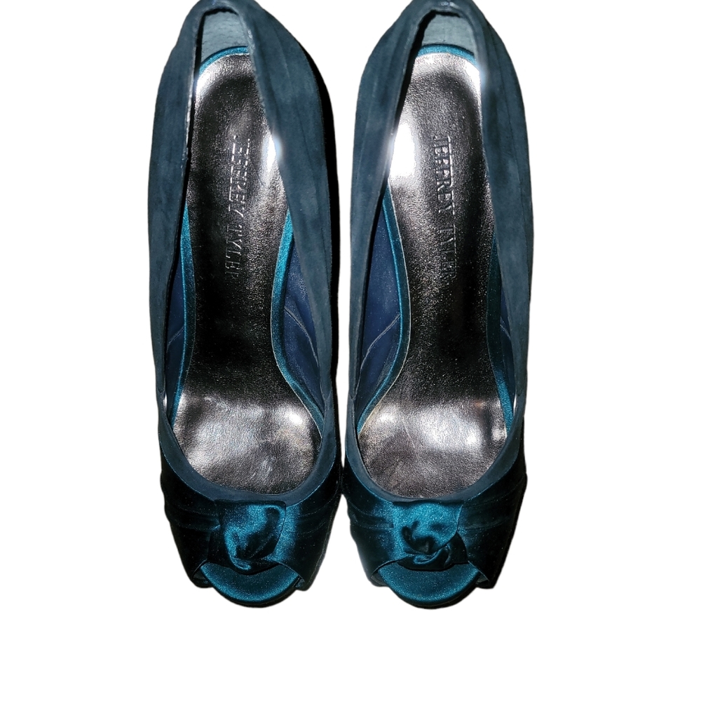 Navy blue suede & teal satin pumps. Jeffrey Tyler: Size 7.5